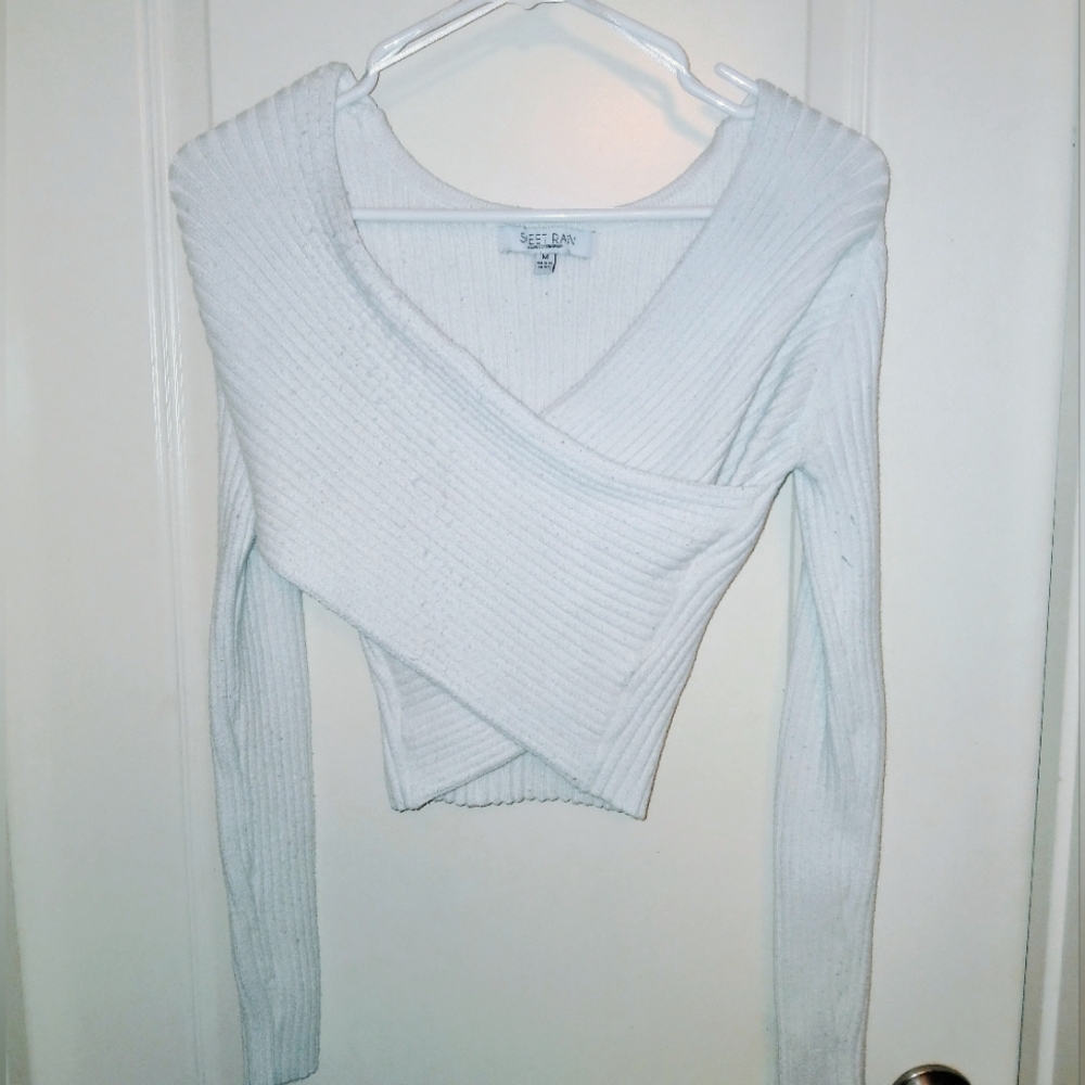 White cross over crop top sweater